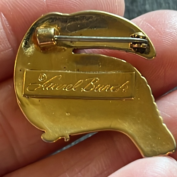 Signed LAUREL BURCH Goldtone Polished TUCAN Shape Pin Brooch - Picture 7 of 8